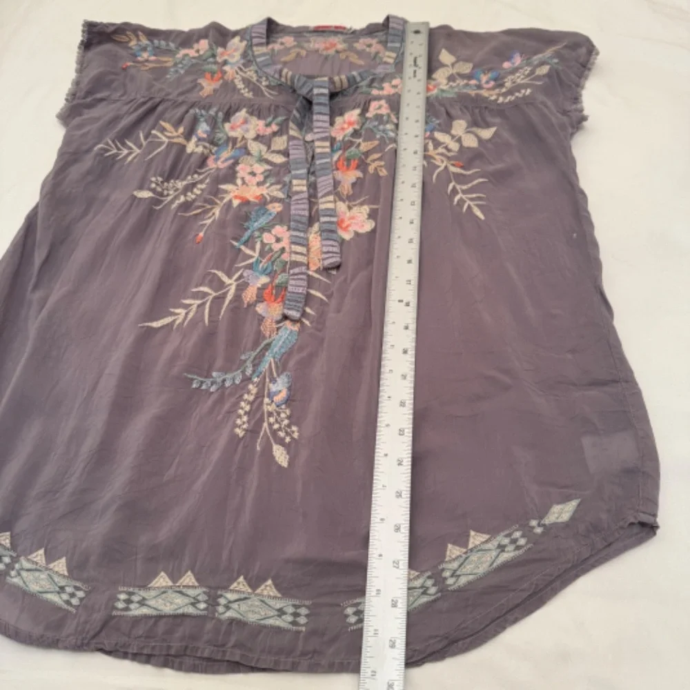 Johnny Was Short Sleeve Gray Blouse Colorful Romantic Embroidered Flowers Medium - Picture 14 of 15